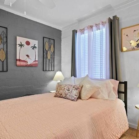 The Pink Oasis Waterfront 1 Bed Apt Apartment Tampa Exterior photo