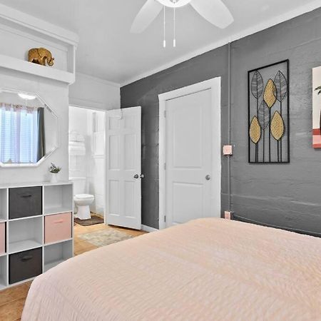 The Pink Oasis Waterfront 1 Bed Apt Apartment Tampa Exterior photo