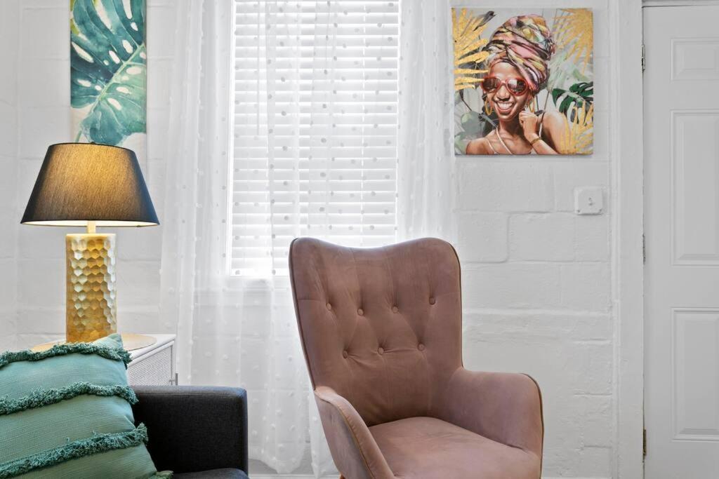 The Pink Oasis Waterfront 1 Bed Apt Apartment Tampa Exterior photo