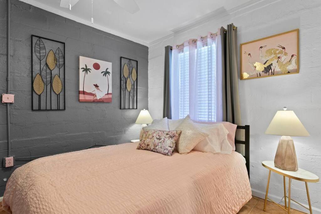 The Pink Oasis Waterfront 1 Bed Apt Apartment Tampa Exterior photo