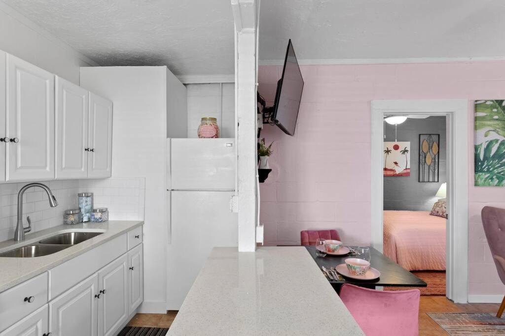 The Pink Oasis Waterfront 1 Bed Apt Apartment Tampa Exterior photo