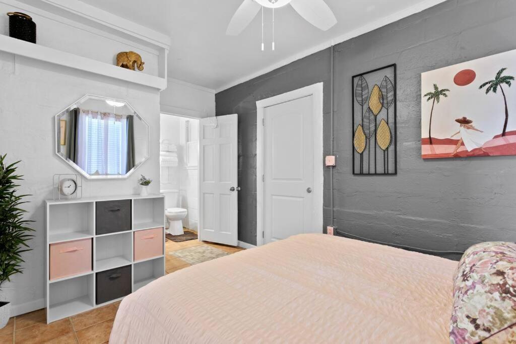 The Pink Oasis Waterfront 1 Bed Apt Apartment Tampa Exterior photo