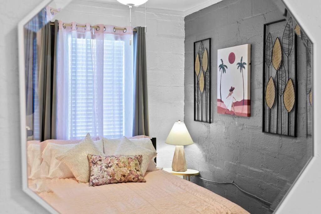 The Pink Oasis Waterfront 1 Bed Apt Apartment Tampa Exterior photo
